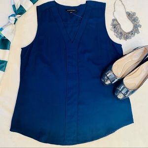 🆕3/$25 Banana republic sleeveless blouse size L